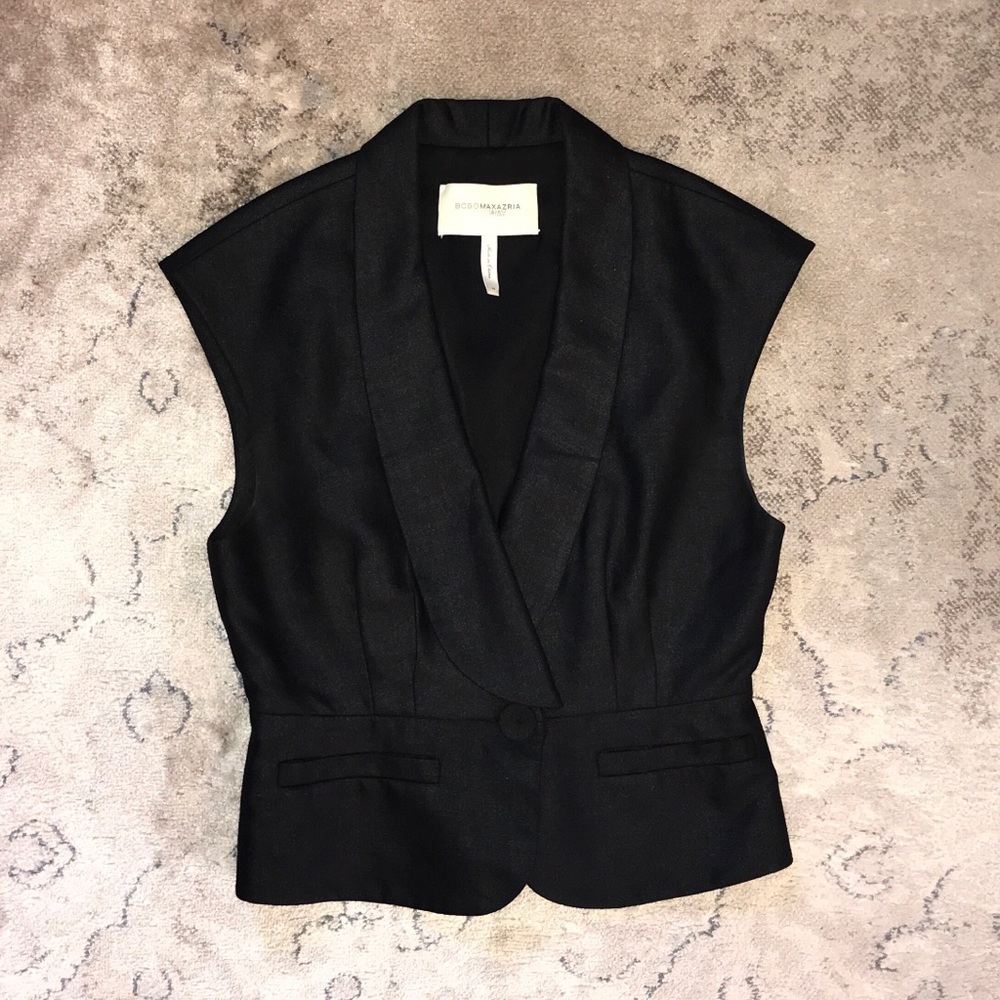 BCBGMaxAzria classic single button vest top